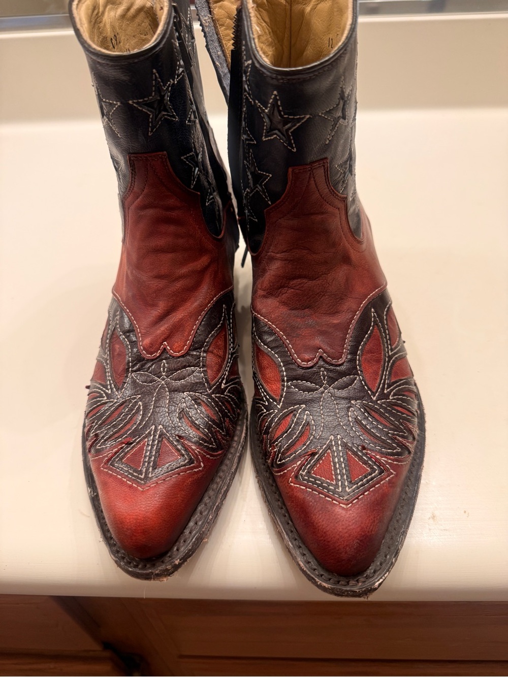 Stetson Ankle Boots Pointed Toe Low Heel Distressed Red Black Blue Sz 8 - Picture 9 of 10